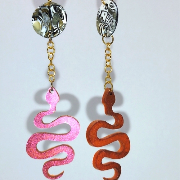 Clay earrings dangle red Iridescent red snakes, handmade light & hypoallergenic - Picture 2 of 4